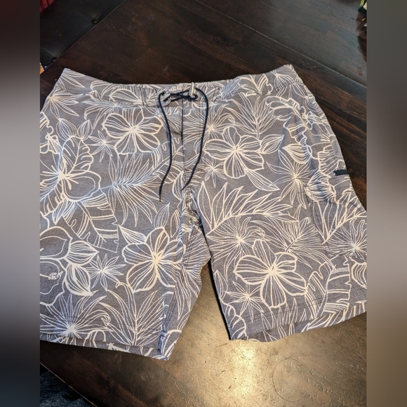 JCrew Swim Trunks, Mens 36. Grey/White Aloha Pattern. - Picture 1 of 5